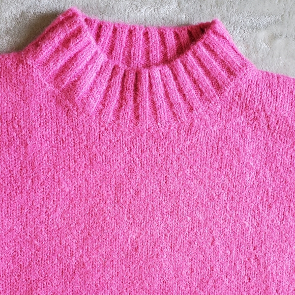 SIGNATURE8‎ Knitted Oversized Cropped Sweater. - Picture 8 of 12